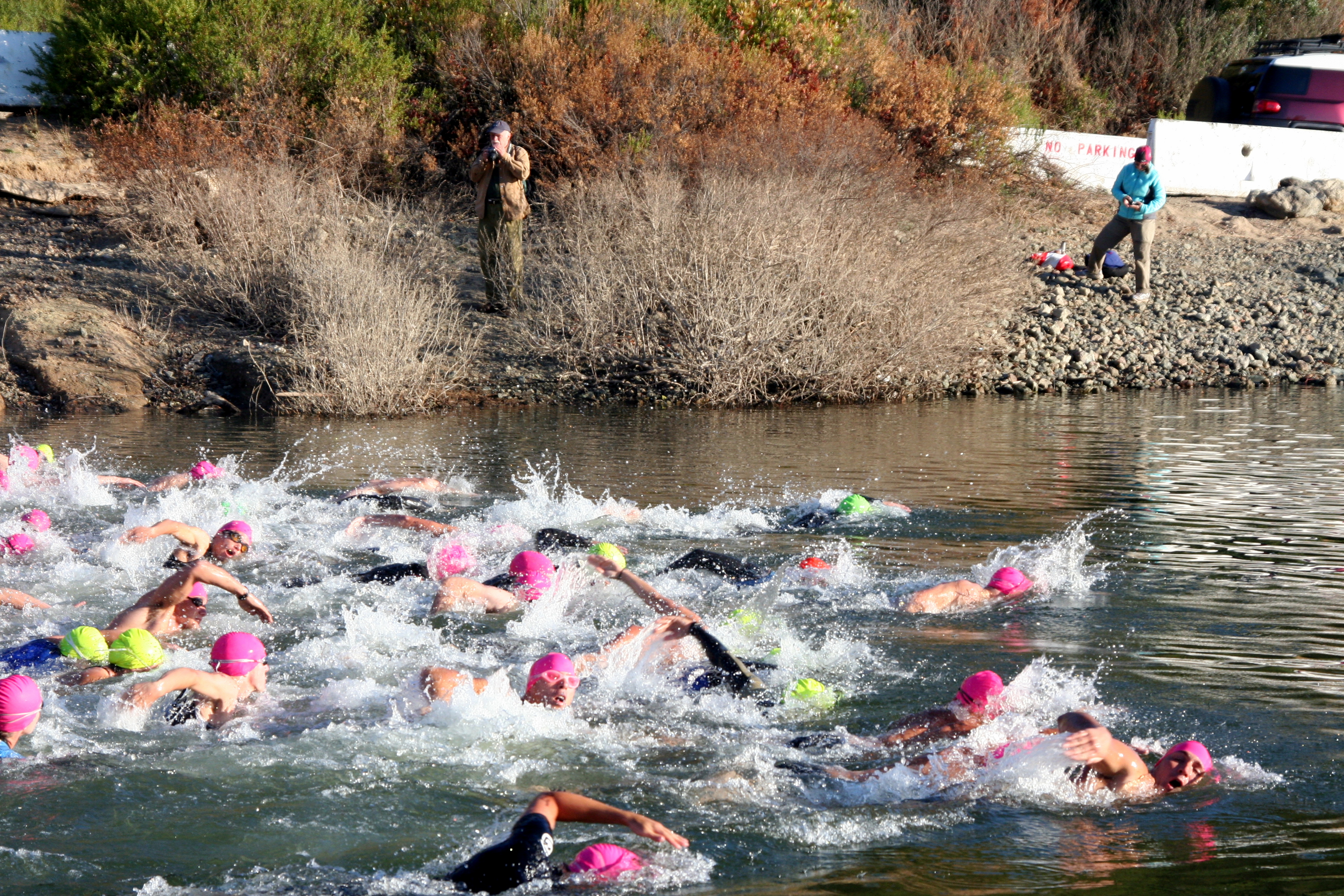 And we're off!  I'm the one with the pink cap.