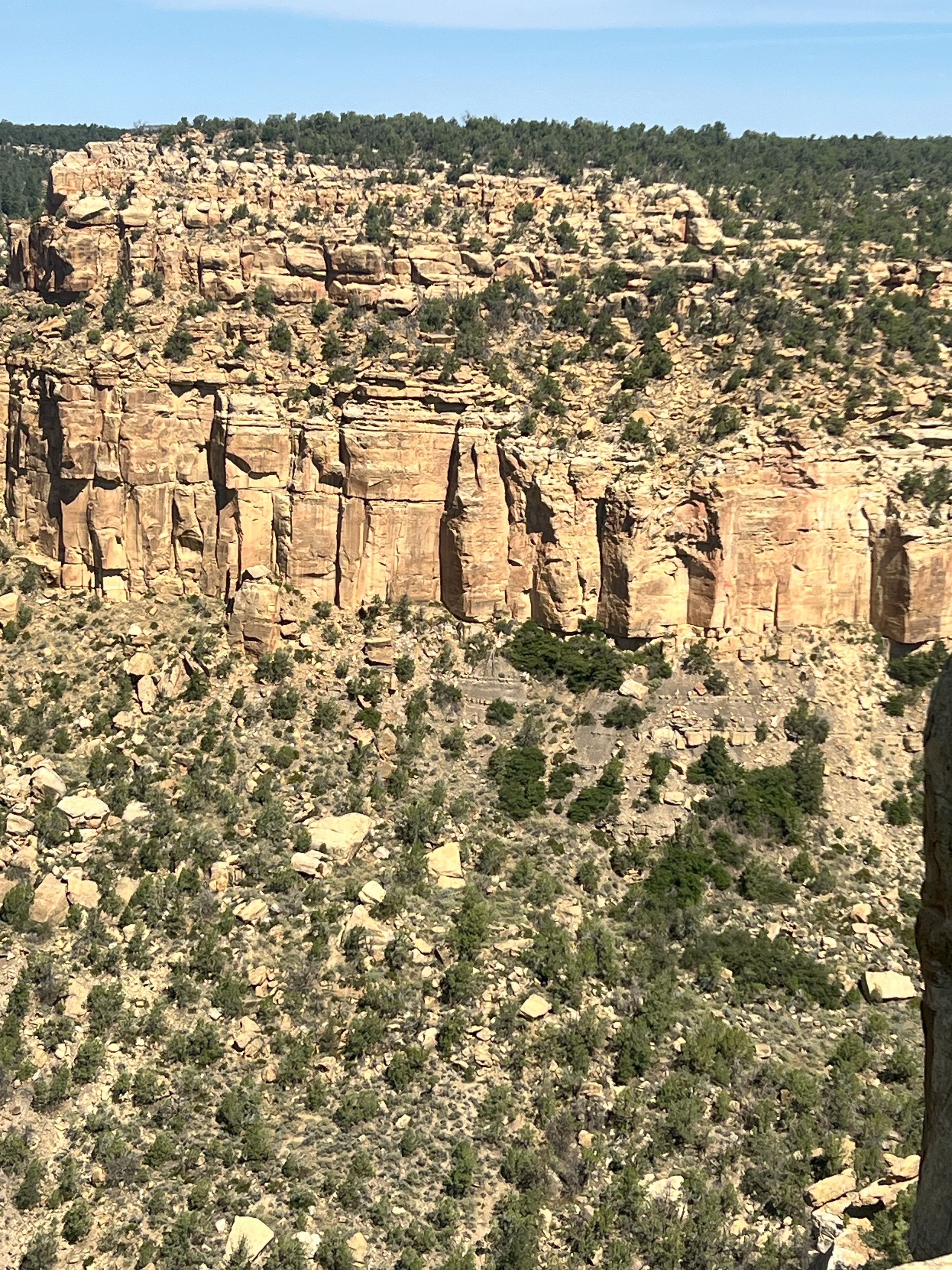 More mesa-top cliffs